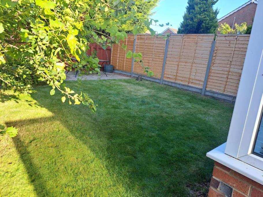 Вілла Modern Living In Hull Кінгстон-апон-Галл Екстер'єр фото