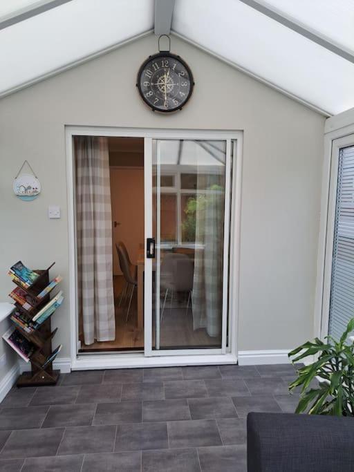 Вілла Modern Living In Hull Кінгстон-апон-Галл Екстер'єр фото