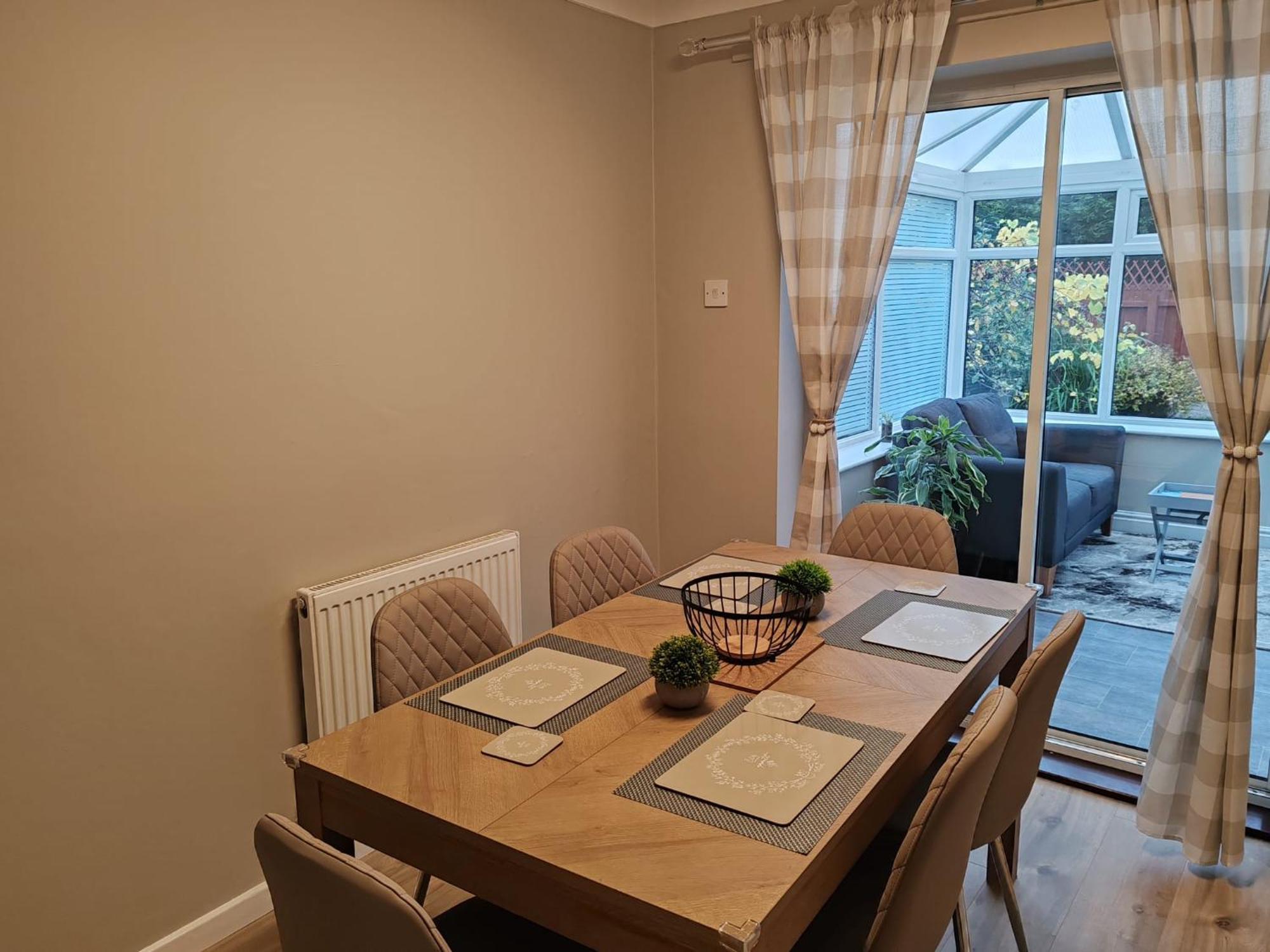 Вілла Modern Living In Hull Кінгстон-апон-Галл Екстер'єр фото